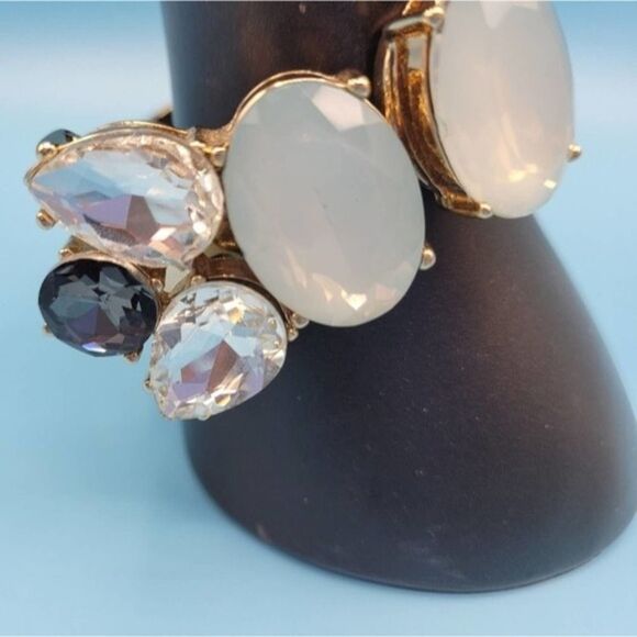 📦 The Limited bangle large rhinestones chunky gold tone ✨️ bracelet - Picture 4 of 8